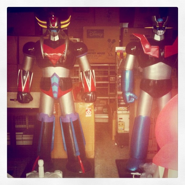 Argh ! Un Goldorak avec un Mazinger Z dans une boutique à l’abandon… A si j’avais la place et une femme tolérante…