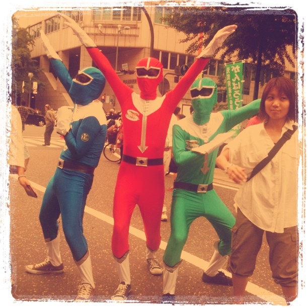 Super Héros dans la rue… Le Japon de tous les jours ;-)
