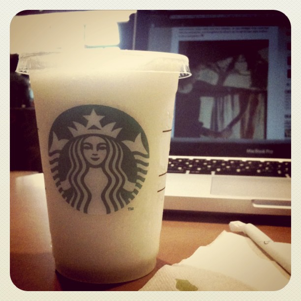 J’ai eu du mal à finir le nouveau Lime Mint Green Tea Frappucino de Starbucks Japon…