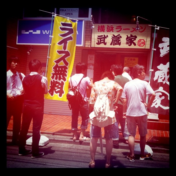 11h30 et déjà la queue devant le Ramen Shop… Manger des ramens avec 35 degrés à l’ombre !!!!