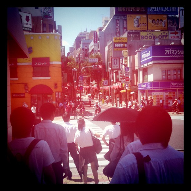 Le soleil tapait méchamment aujourd’hui sur Tokyo… Mieux vaut rester dans l’ombre…