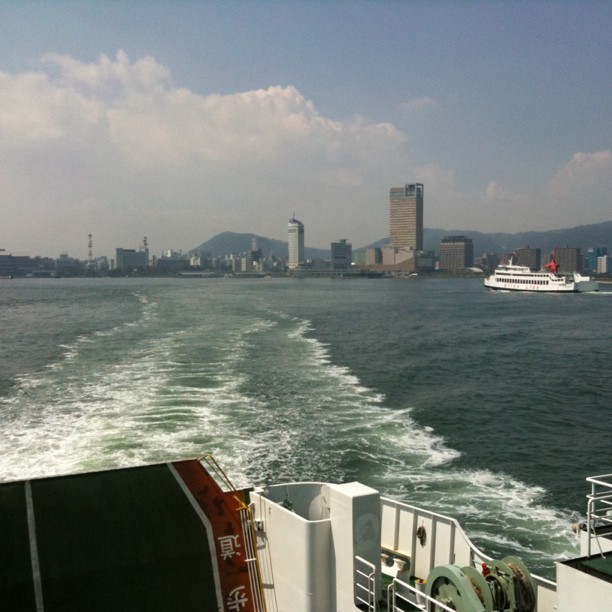 Byebye Takamatsu, sur le ferry en direction de Naoshima !