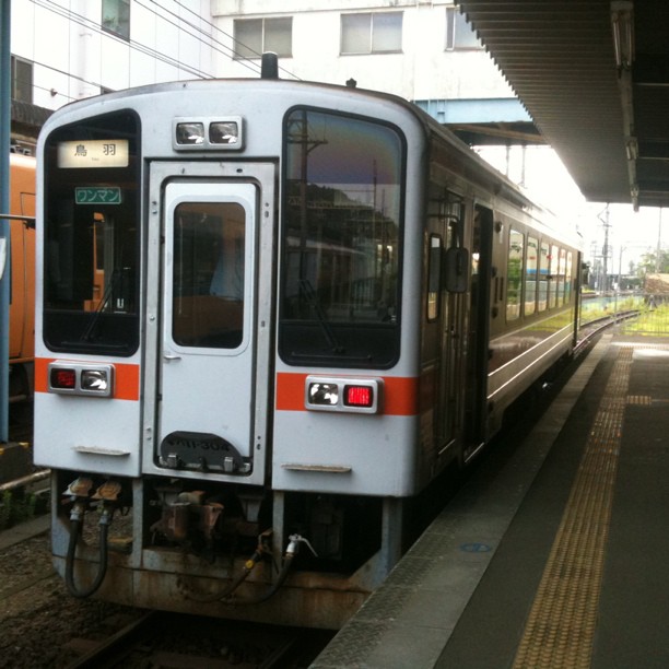 Il est 6h30 et je prends le petit train local pour Futaminoura…