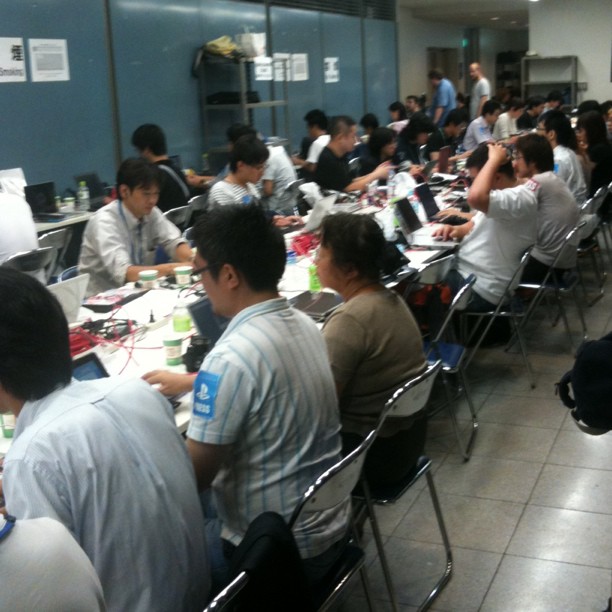 Salle de presse du TGS… certains passent leur journée à recopier les catalogues des éditeurs…