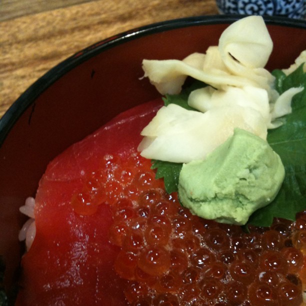 J’ai essayé une dizaine de resto sushi/sashimi/donburi autour de Tsukiji… Tous trop chers pour ce que c’était !