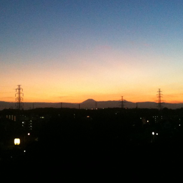 Toujours aussi superbe de voir un coucher de soleil derrière le Fuji… Je m’en lasse pas !