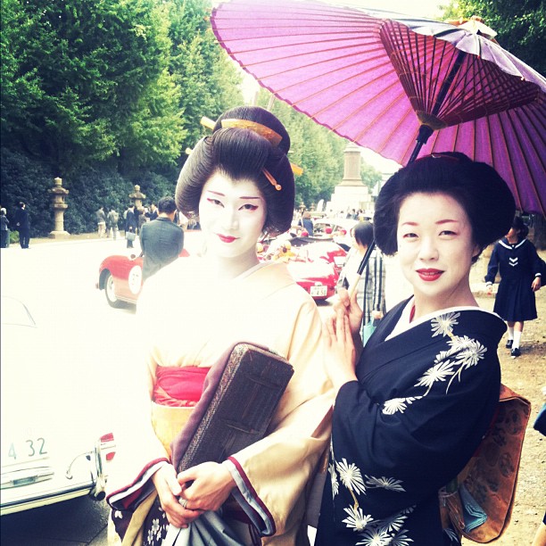 C’est rare de croiser des Geisha à Tokyo (pas comme à Kyoto cc @Daniel_VLJ )! Là c’était pendant un rallye auto au Yasukuni