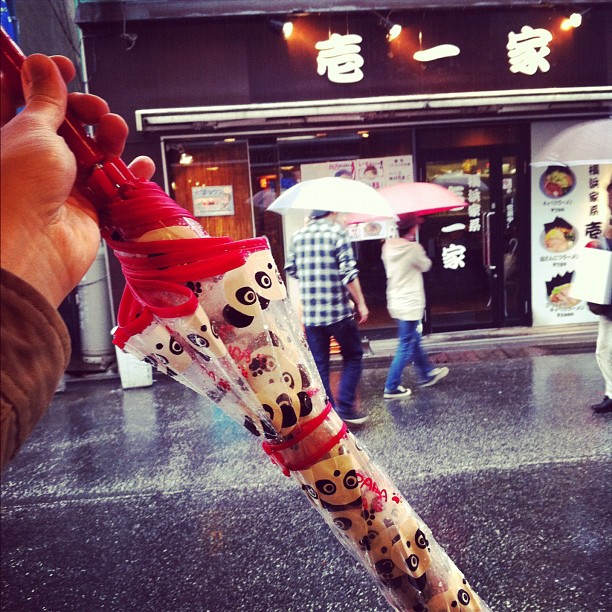 Il pleut et fait froid… L’occasion de sortir mon parapluie panda ! On me le piquera pas celui-là ;-)