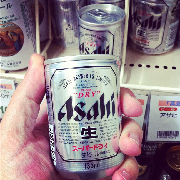 Au Japon on a les alcoolique qui se soigne avec des mini-canettes de bière…