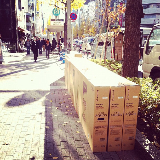 Si vous cherchez une nouvelle TV LED 52″, il y en a plein sur le trottoir à Akihabara !