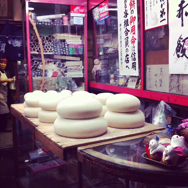 Kagami Mochi de toutes les tailles pour le nouvel an nippon !