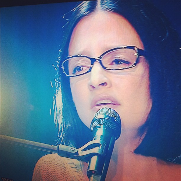 Avec la version japonaise de Nana Mouskouri : Angela Aki