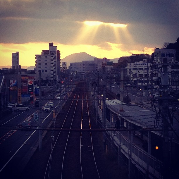 Fracture du ciel au dessus de la station Shin-Inokuchi