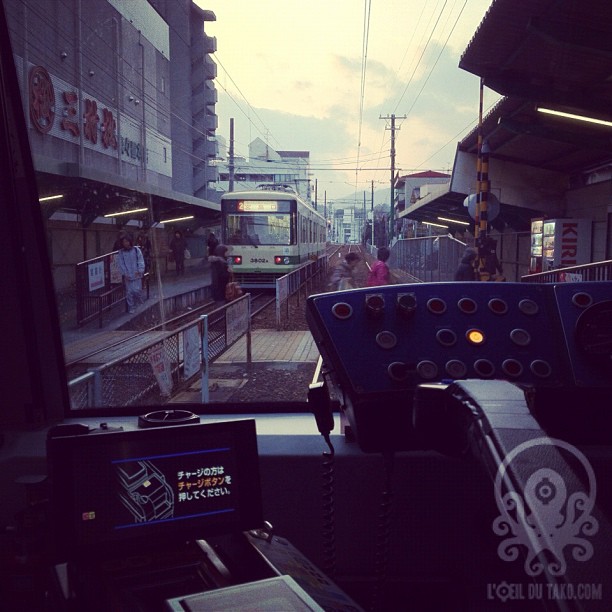 Y’a trop de boutons dans les trams d’#hiroshima #igersjapan #iphoneonly