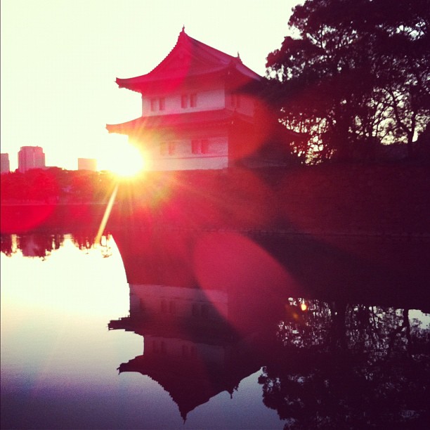 Soleil couchant sur le Palais Impérial de Tokyo. Bonne nuit !