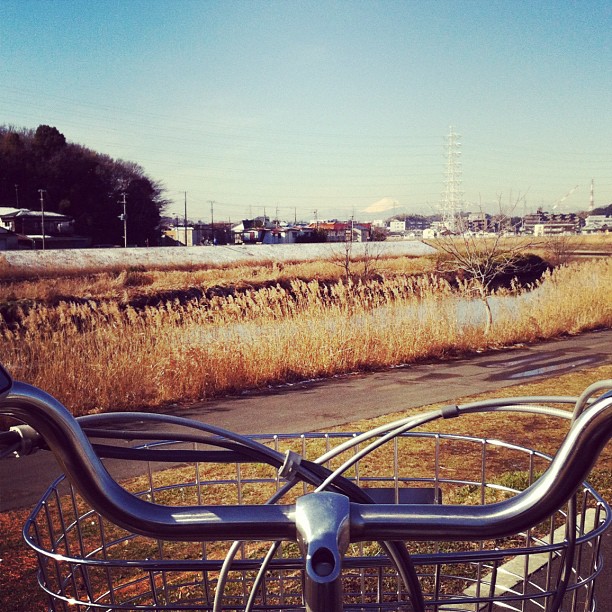 Balade matinale à vélo avec le Fuji comme horizon