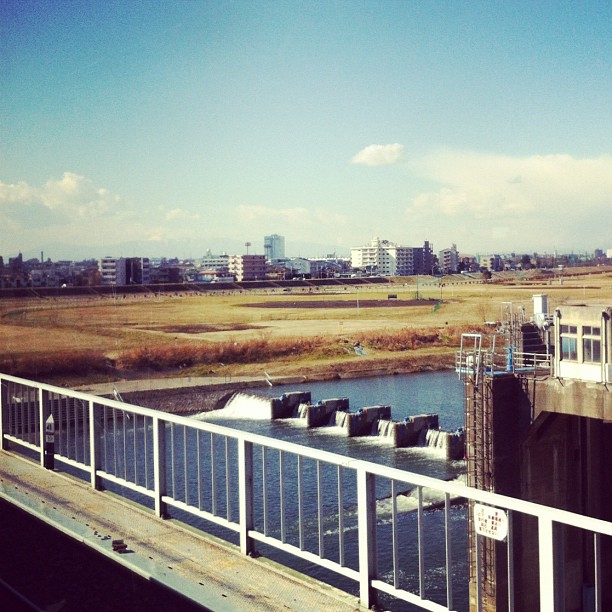 J’ai l’impression que ça fait une éternité que je n’avais pas traversé la Tamagawa avec la ligne Toyoko…