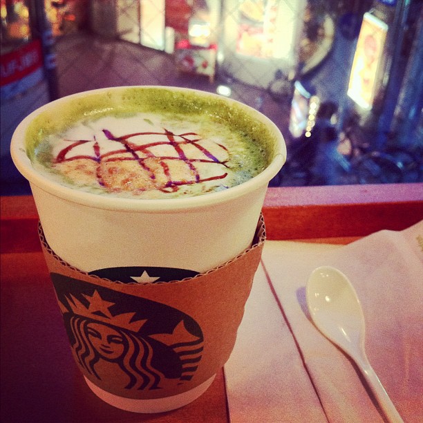Starbucks Mâcha Latte Azuki ! Pas mauvais, mais faut laisser la pulpe en bas ;-)