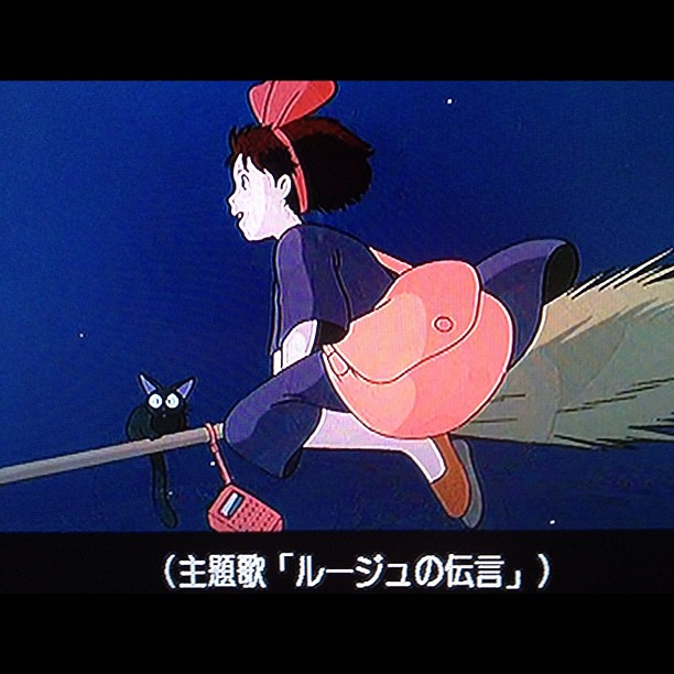 Soirée DVD-chaussette devant le seul Miyazaki que je n’ai pas encore vu ! #kiki #ghibli