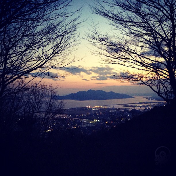 Le soleil se couche sur Miyajima. Bonne nuit