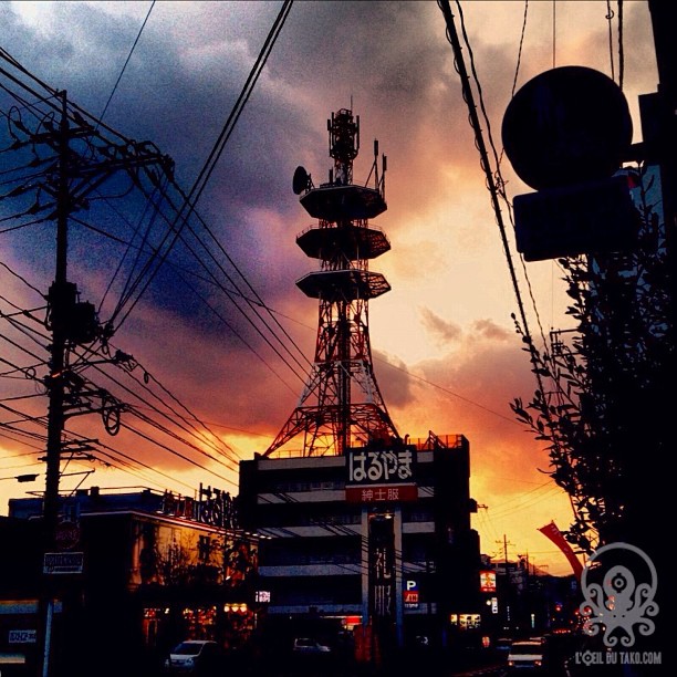 Le soleil se couche sur mon antenne relais #広島 #hiroshima #igersjapan #sunset