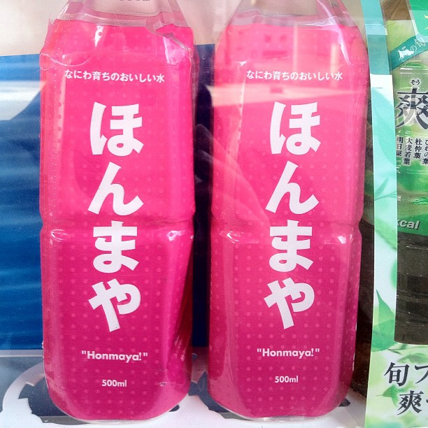 « Honmaya » l’eau minérale de Naniwa ! 100% dialecte d’Osaka
