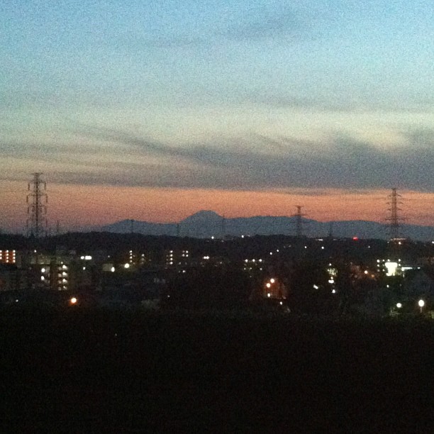 On voit bien le Fuji qui est à 200km… Alors qu’à Paris on ne voit plus la Tour Eiffel ?! ;)