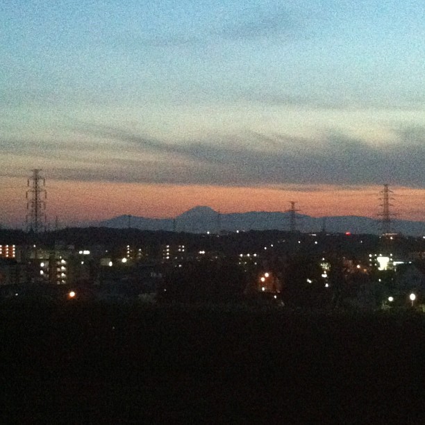 On voit bien le Fuji qui est à 200km… Alors qu’à Paris on ne voit plus la Tour Eiffel ?! ;)