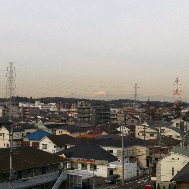 #fujireport : malgré la brume et les nuages bas, on voyait bien le Fuji ce matin… Ça va pas durer…