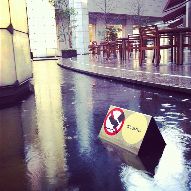 Interdit de marcher sur l’eau ! Jésus n’est pas le bienvenue ;)