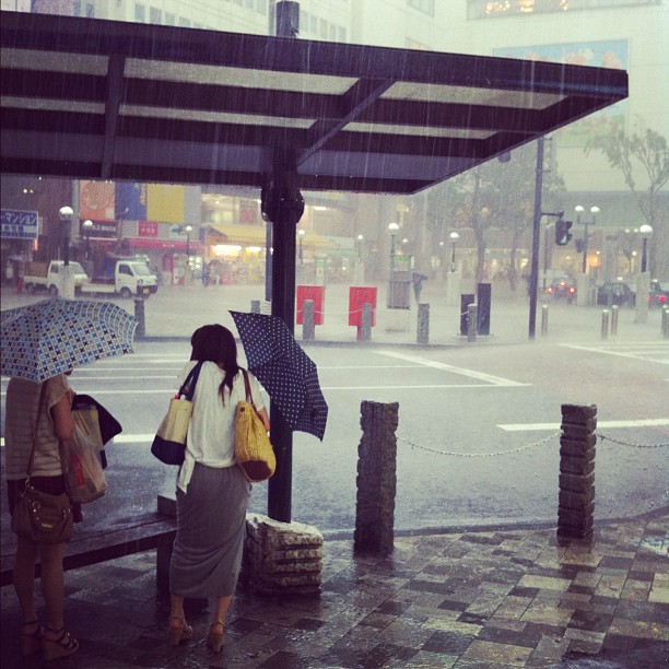 Sans prévenir un orage avec pluie de grêle… Ça part en direction de Tokyo…