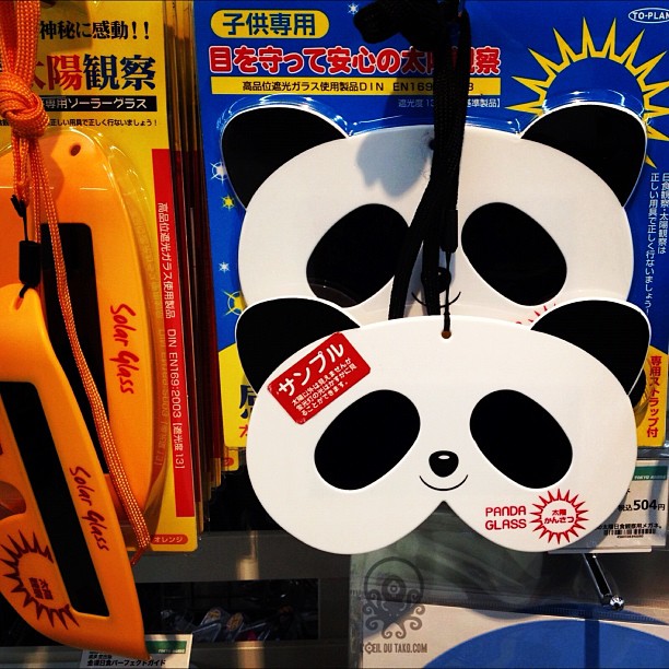 Dans deux semaines beaucoup de japonais se déguiseront en panda pour l’éclipse annulaire de soleil (^O^)／@lejapon