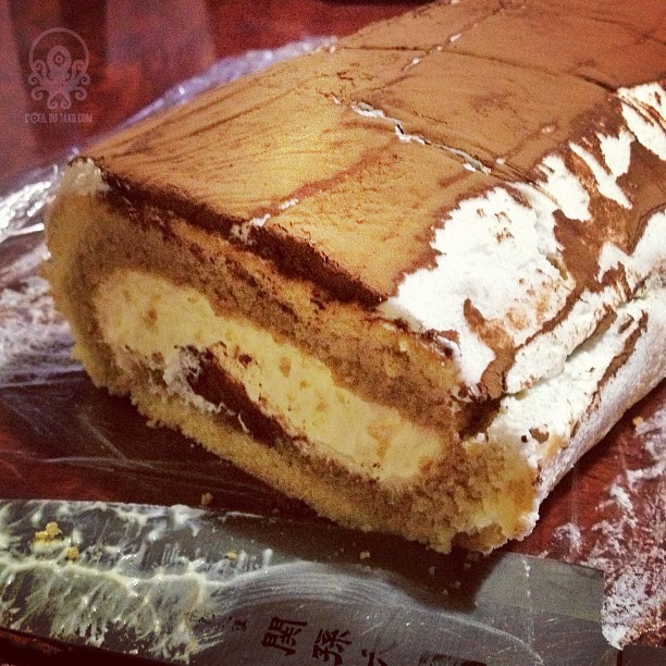 Ce soir pré-test du rollcake au tiramisu (^O^)／ une tuerie! Merci chérie