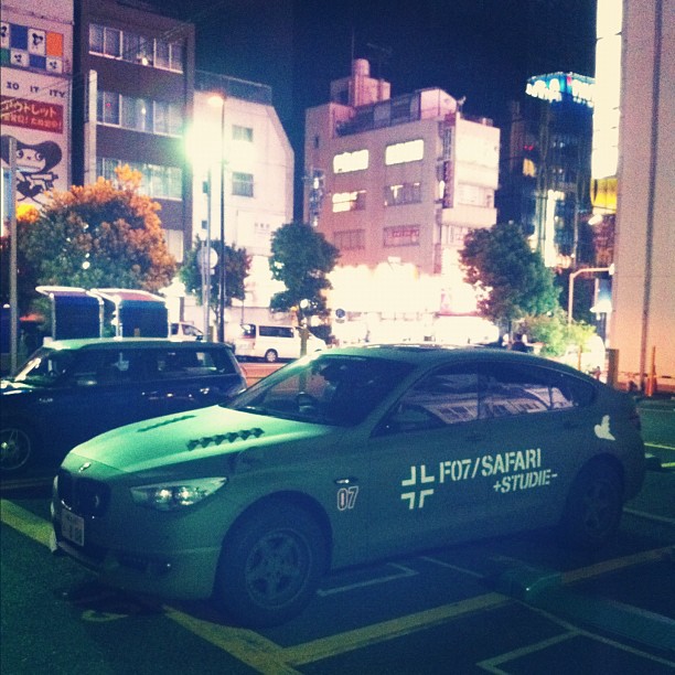 Nouveauté été 2012 pour les Tokyo Safari… On peut le faire en voiture customisée !
