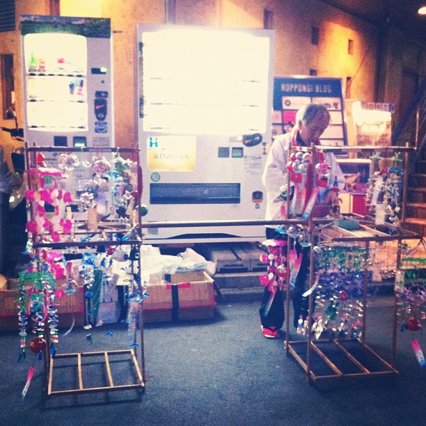 Vendeur de rue de… Furin (petit carillon en verre japonais)
