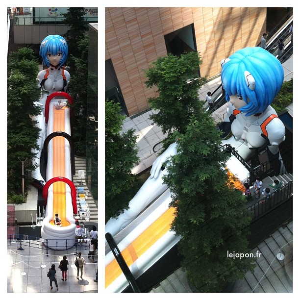 Toi aussi vient jouer sur une Rei Ayanami (Evangelion) géante gonflable !