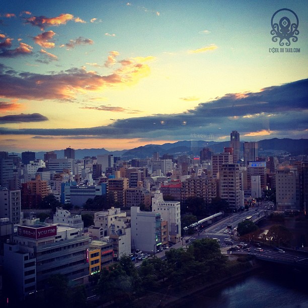 Le soleil se couche sur Hiroshima achevant un nouveau safari.