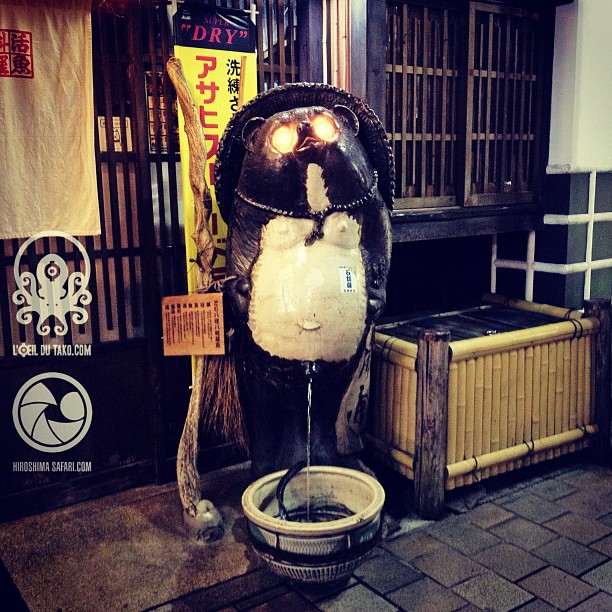 Le tanuki le plus cool du Japon est à Hiroshima :)