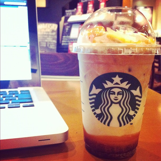 E-mail Time ! Merci #starbucks pour le WiFi gratos :)