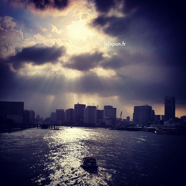 Ciel étrange au dessus de Tokyo aujourd’hui…