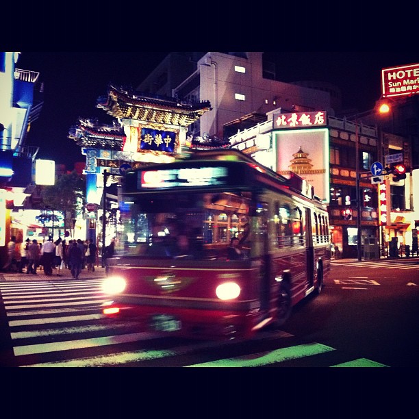 Pour les couche tard… Un rétro-bus à l’entrée du Chinatown de Yokohama !