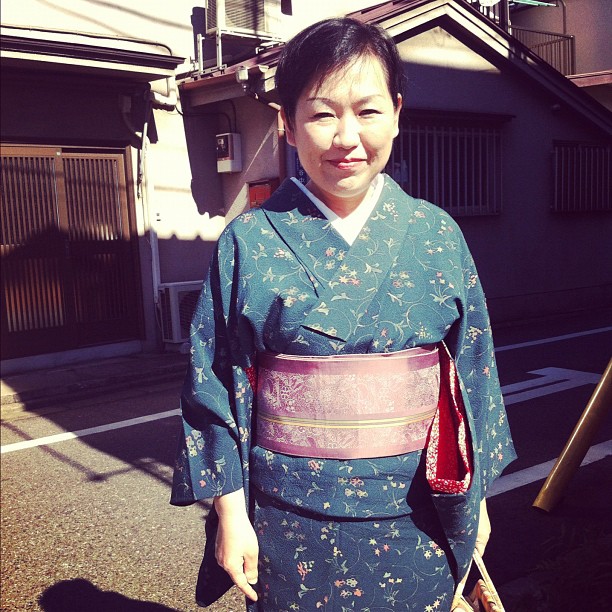 Kasuga Kiyumi san musicienne professionnelle de Shamisen