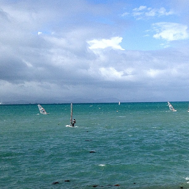 Le vent souffle au dessus de la mer d’Okinawa