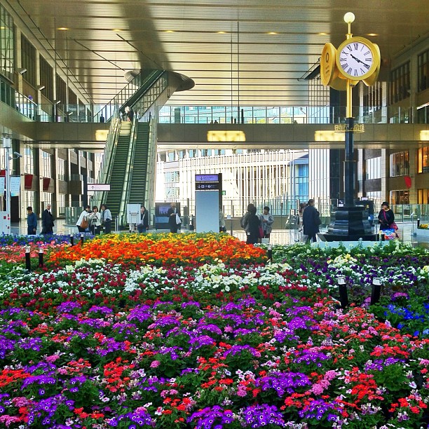 La place du temps de la gare JR d’Osaka