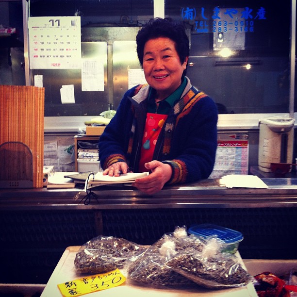 [HIROSHIMA] Rencontre avec Shimae san qui travaille ici depuis 53 ans (commencée à l’âge de 13 ans)