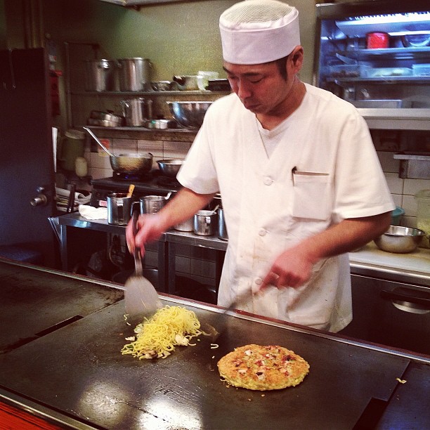 À Osaka, les Yakisoba vont de pair avec les Okonomiyaki