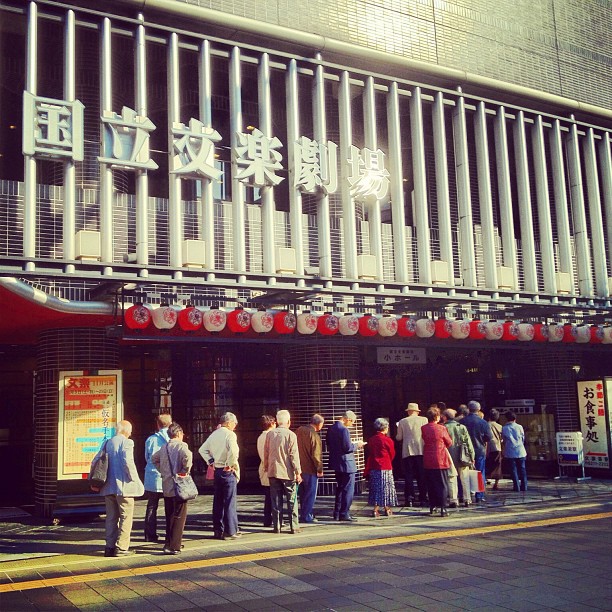 File d’attente pour les représentations matinales de Bunraku à Osaka