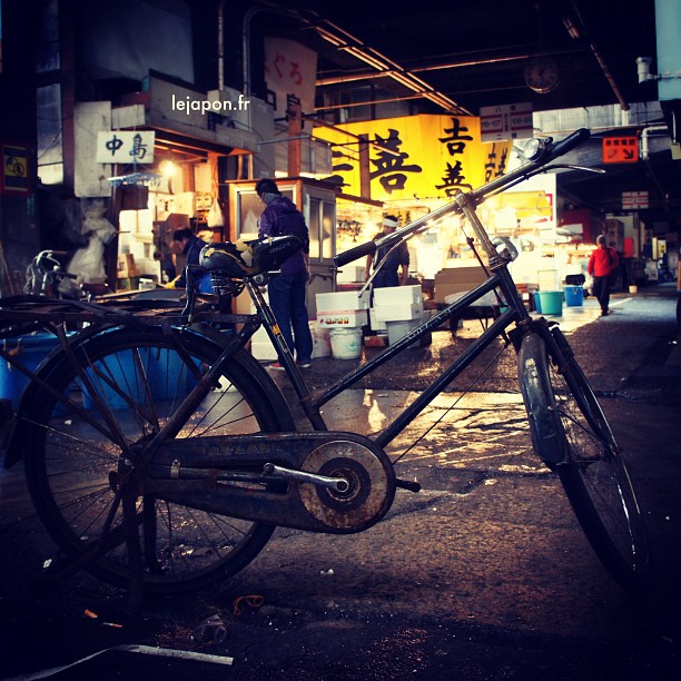 J’ai retrouvé le vélo de @Daniel_VLJ à Tsukiji… C’est quoi la marque ?