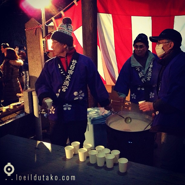 Prière formulée, cloche sonnée, amazake torché. Bonne Année 2013 !