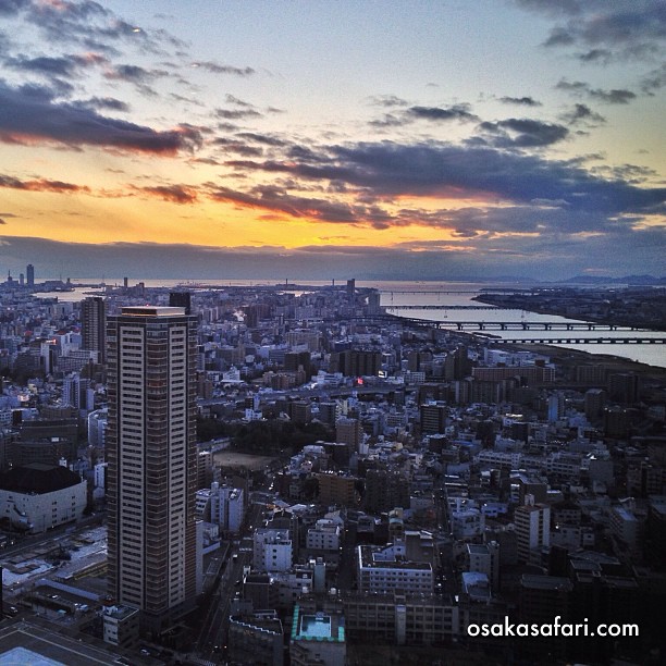 Coucher de soleil dans la baie d’Osaka